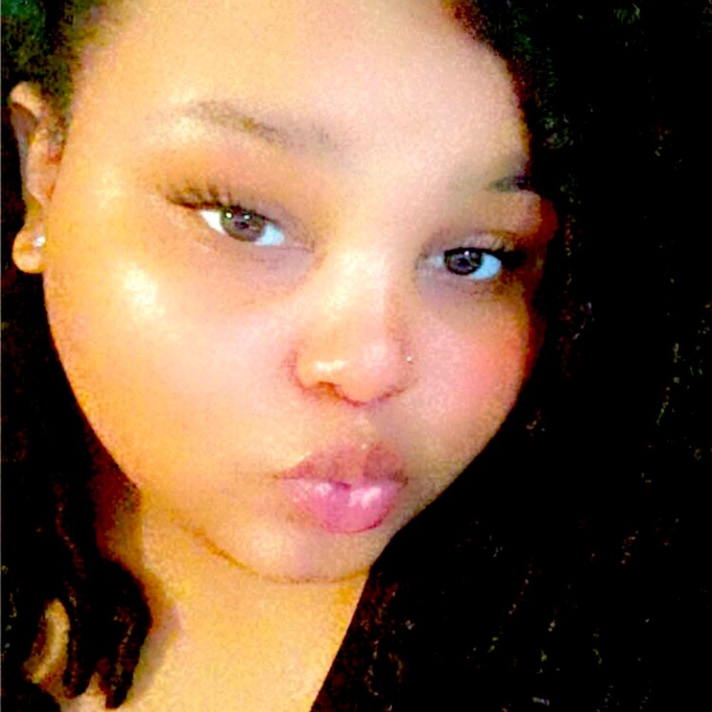 Meet your Posher, Lona